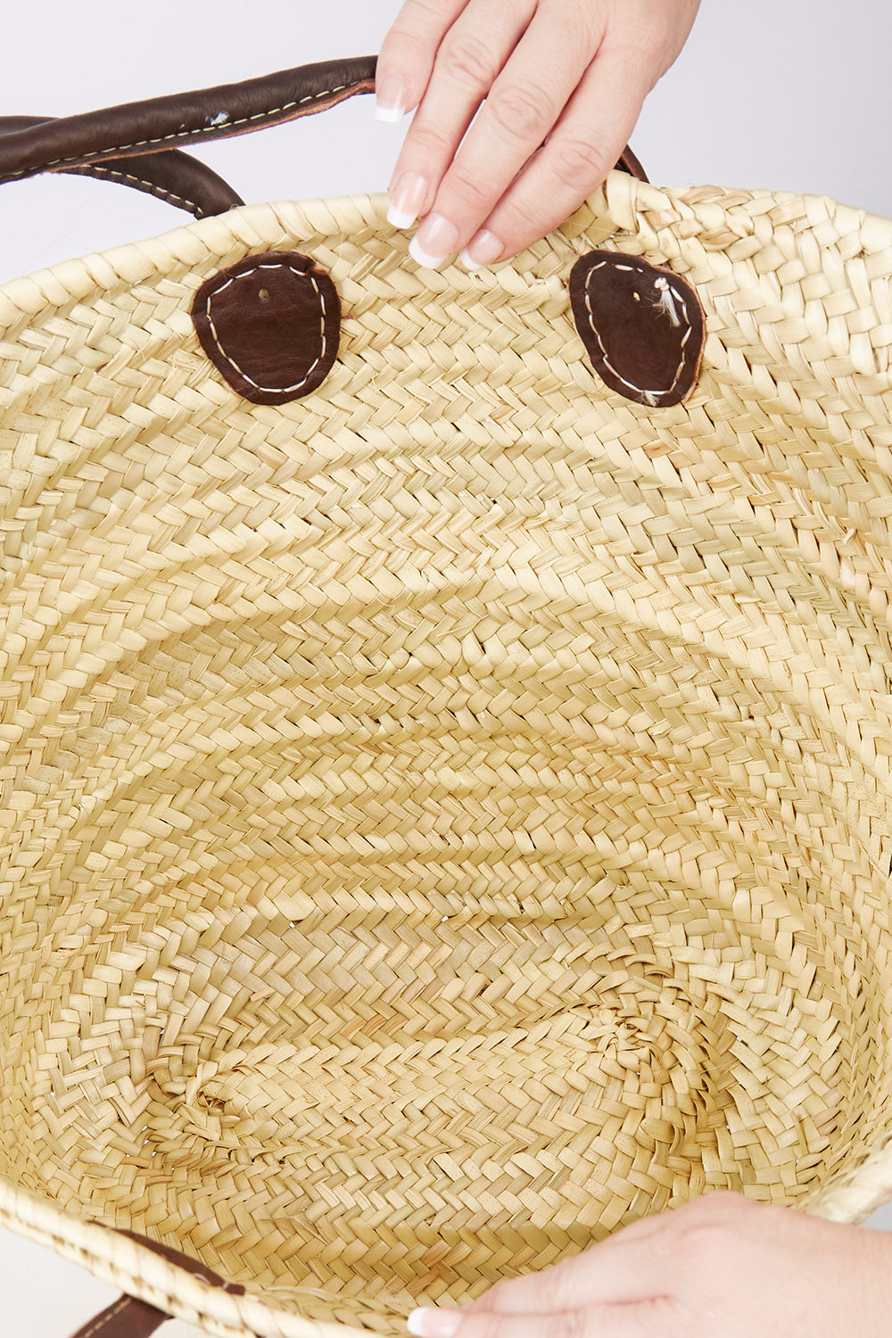 A model wearing size OneSize of the Large Classic Market Basket Bag in colour Natural, from the front, showing the whole outfit