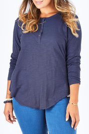 Model Palatina wearing size L of the Cambridge Henley in colour Indigo (Blue), from the front, cropped image
