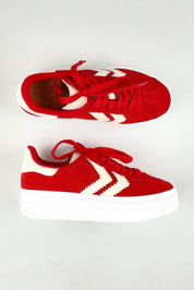 A model wearing size 37 of the Ignite Leather Sneaker in colour Redcream (Red), from the front, showing the whole outfit