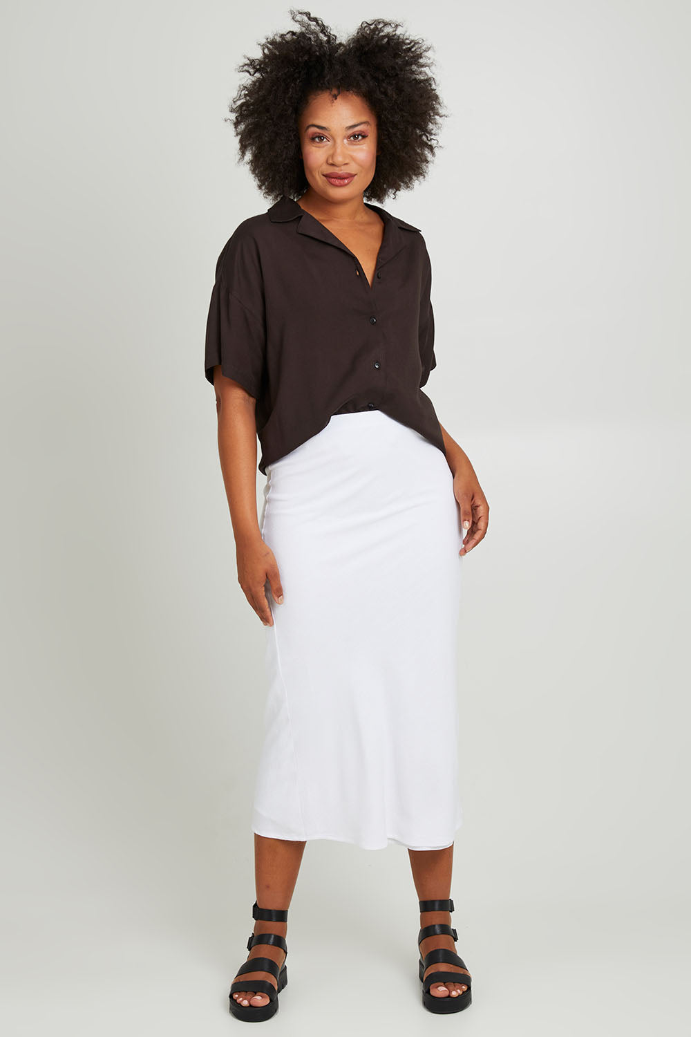 Model Olivia wearing size 10 of the Gracie Shirt in colour Back (Black), from the front, showing the whole outfit
