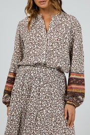 A model wearing the Honey Floral Shirt in colour Print, from the front, cropped image