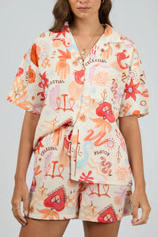 A model wearing the Tyra Cotton Linen Shirt in colour Vwhite (White), from the front, cropped image
