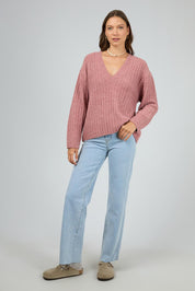 A model wearing the Clara Knit in colour Quartz (Pink), from the front, showing the whole outfit