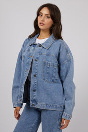 A model wearing the Sydney Jacket in colour Lightblue (Blue), from the front, cropped image