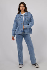 A model wearing the Sydney Jacket in colour Lightblue (Blue), from the front, showing the whole outfit