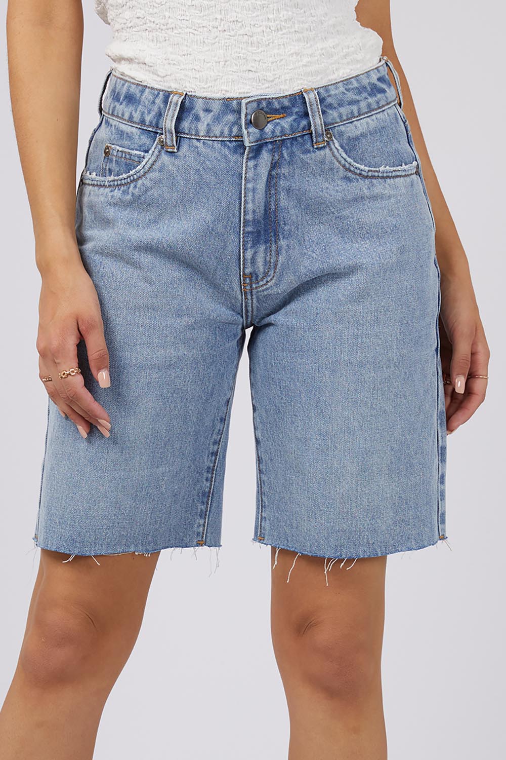 A model wearing the Lexie Denim Short in colour Lblue (Blue), from the front, cropped image