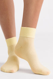 A model wearing the Organic Cotton Cuffed Rib Crew Sock 2 Pack in colour Meringrey, from the front, cropped image