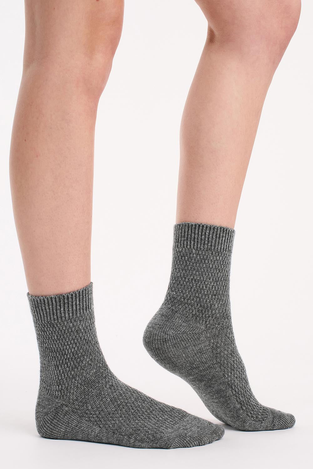 A model wearing the Wool Blend Waffle 2P Crew Sock in colour Garcharc (Grey), from the front, cropped image