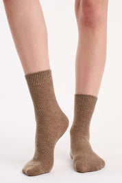 A model wearing the Wool Blend Waffle 2P Crew Sock in colour Vaniltaupe, from the front, cropped image