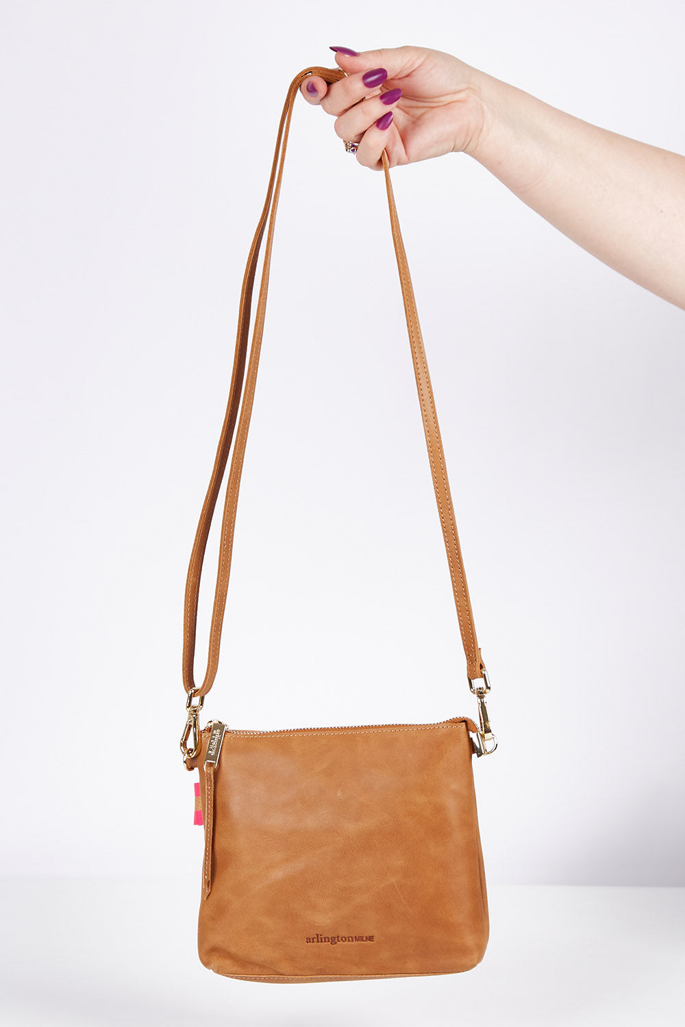 A model wearing size OneSize of the Alexis Leather Crossbody in colour Vintagetan, from the front, showing the whole outfit