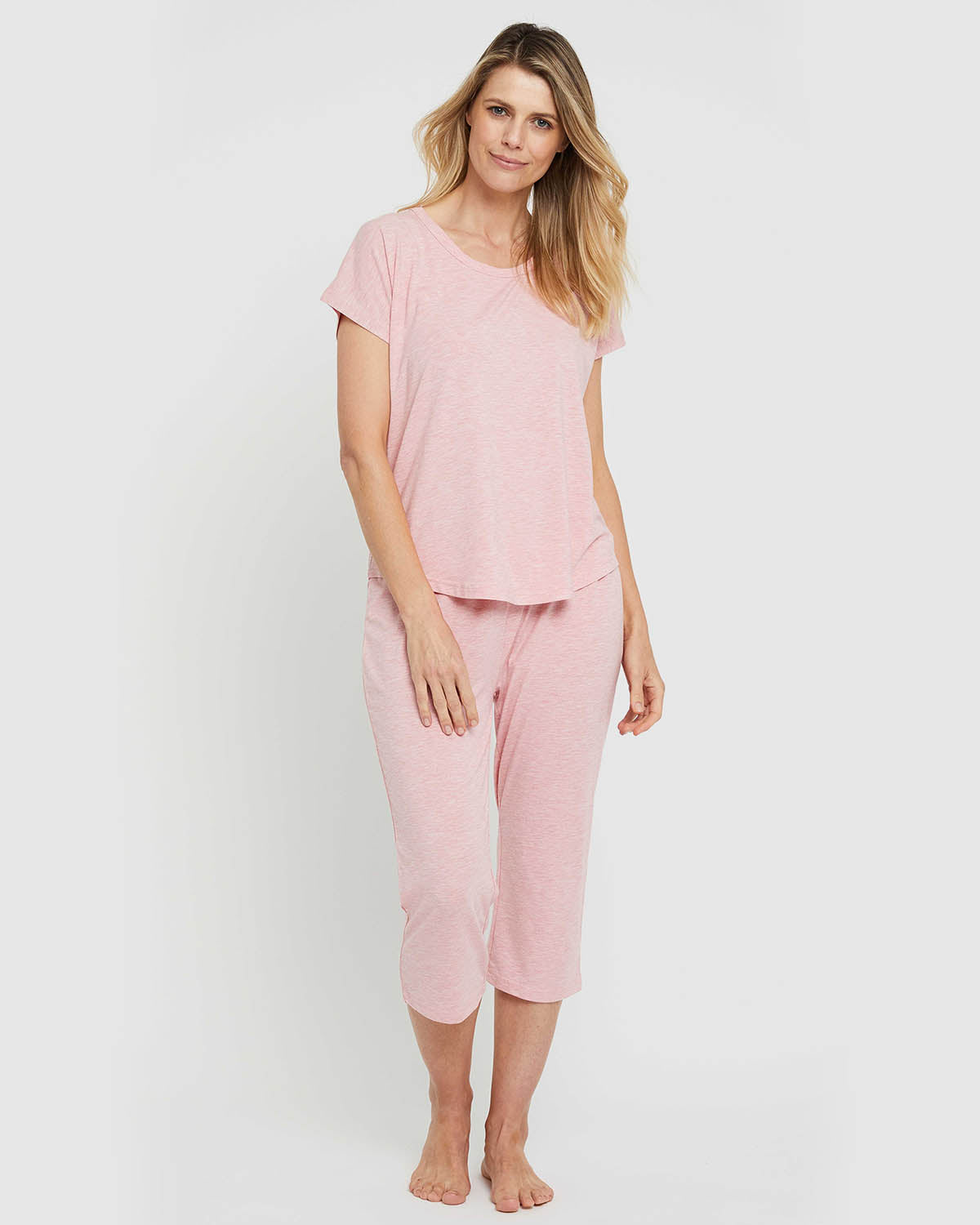 A model wearing the Lounge Bamboo Tee in colour Rose (Pink), from the front, showing the whole outfit