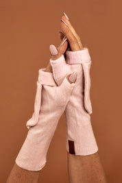 Model Luisa wearing size OneSize of the Upcycled Cashmere Hooded Fingerless Gloves in colour Babypink (Pink), from the front, showing the whole outfit