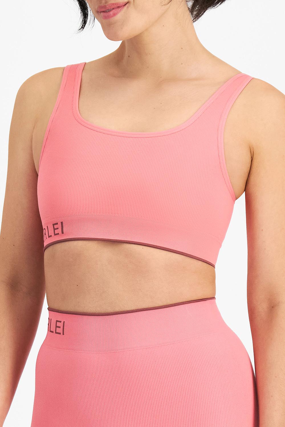 A model wearing the Act Seamless Scoop in colour Rosetea (Pink), from the front, cropped image