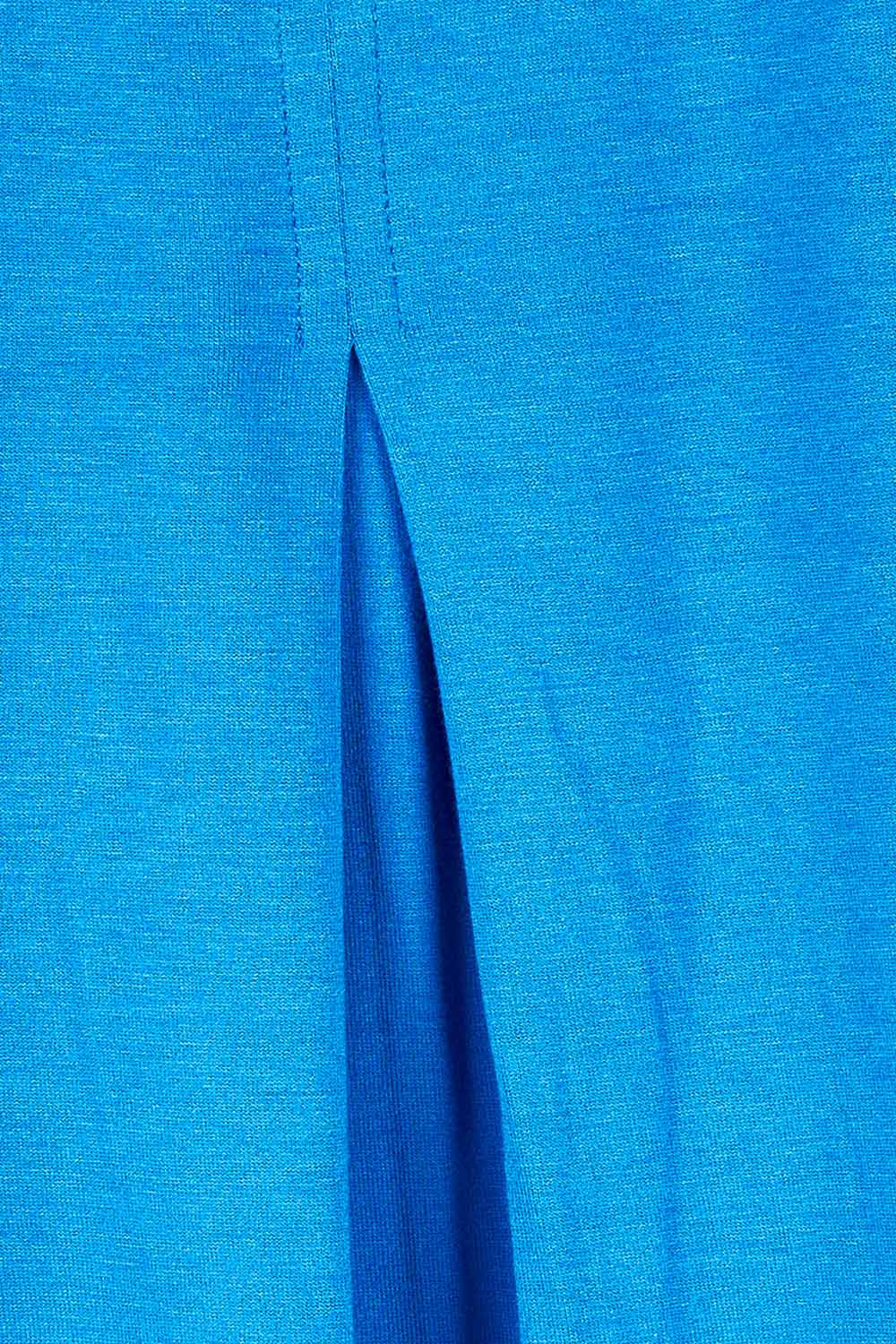 Product shot of the Matilda Tee in colour Saphire (Blue), detail