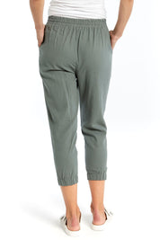 A model wearing the Lennon Pant in colour Deepgrn (Green), from the back