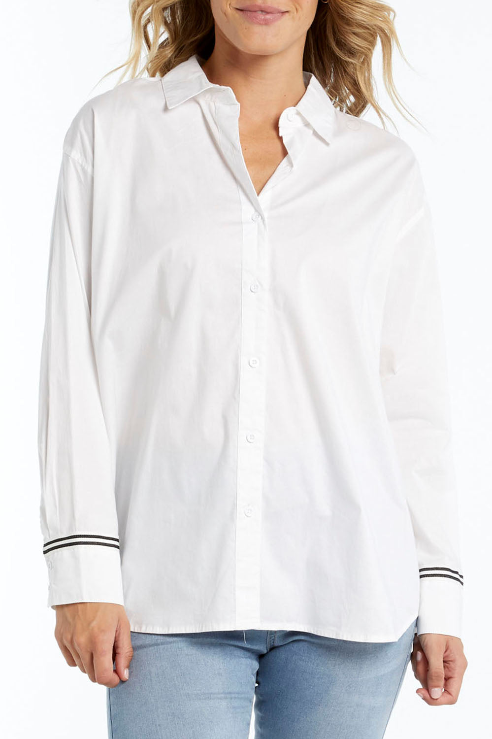 A model wearing the Scout Shirt in colour White (White), from the front, cropped image