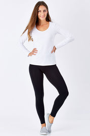 Model Anna wearing size S of the Betty Full Length Legging in colour Black (Black), from the front, showing the whole outfit