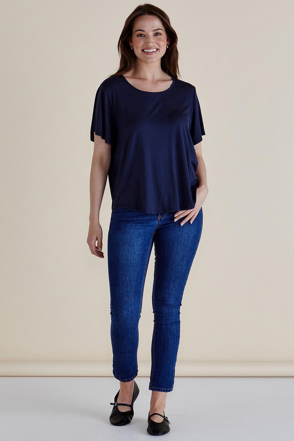 A model wearing the Everleigh Bamboo Tee in colour Navy (Blue), from the front, showing the whole outfit