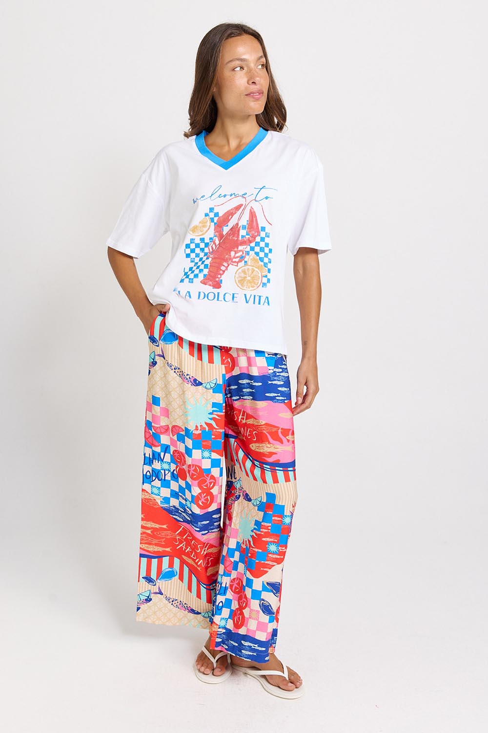 Model Genericm wearing size sample of the V-Neck Boxy Tee – Paradise in colour Paradise, from the front