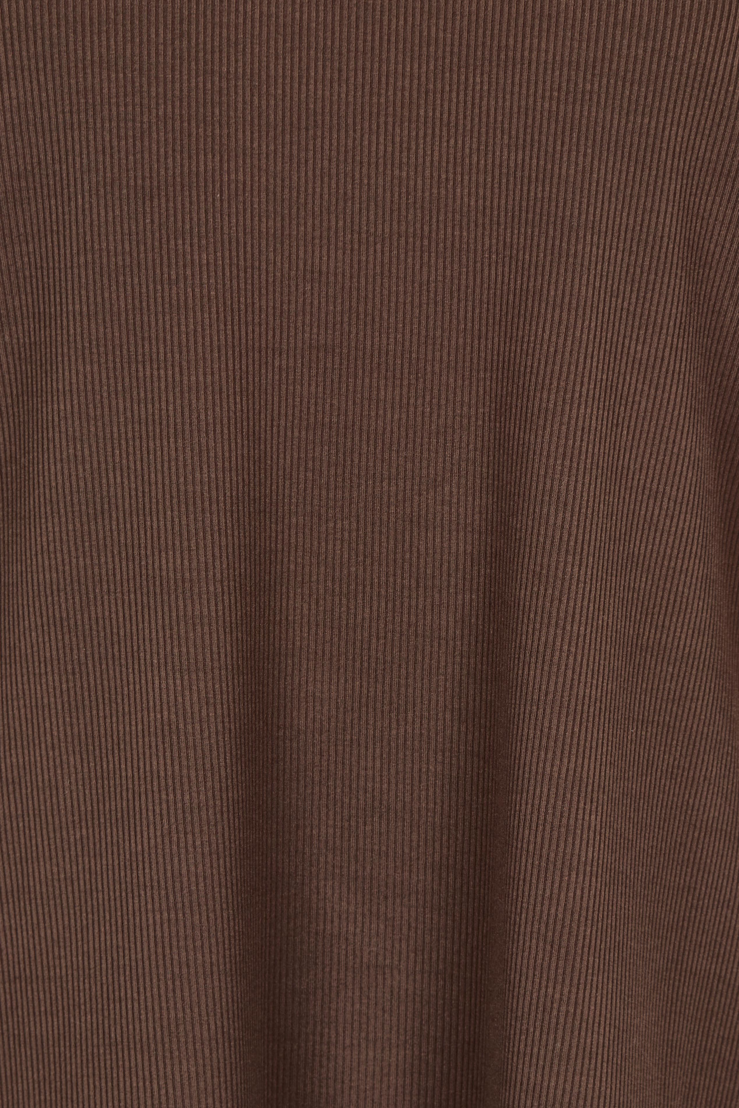 Product shot of the Hendrix Ribbed Long Sleeve Tee in colour Brown, detail