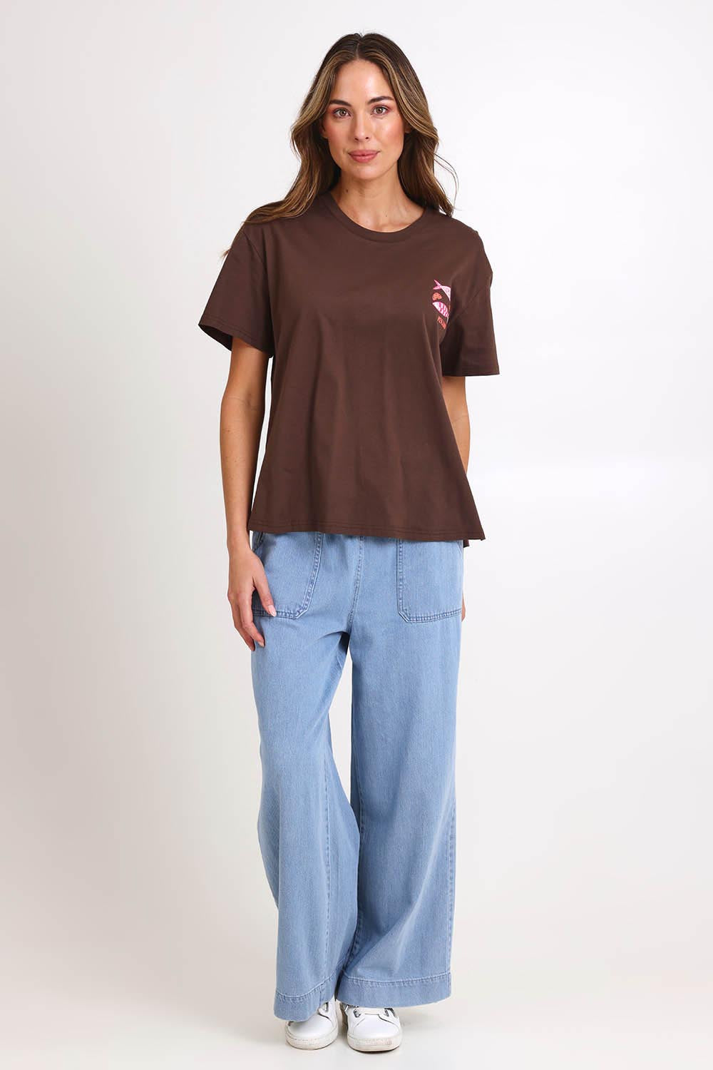 Model Madelinec wearing size 10 of the Relax Boxy Tee – Pescado in colour Pescado, from the front
