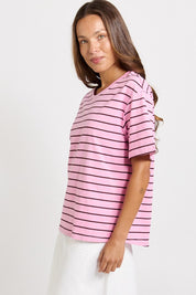 Model Genericm wearing size sample of the Relax Boxy Tee – Pinkchoc in colour Pinkchoc, from an angle