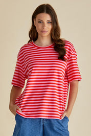A model wearing the Relax Boxy Cotton Tee in colour Pinkred (Red), from the front, cropped image