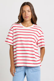 Model Genericm wearing size sample of the Relax Boxy Tee – Redwhite in colour Redwhite, in a cropped view