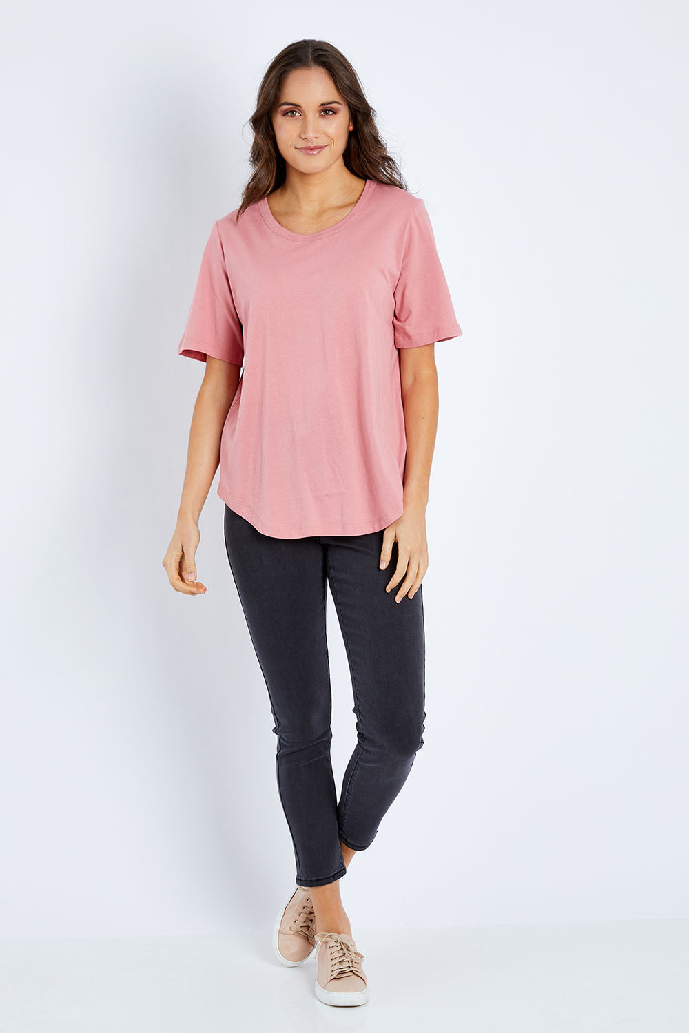 Model Pamela wearing size 10 of the Ariana Tee in colour Punch (Pink), from the front, showing the whole outfit
