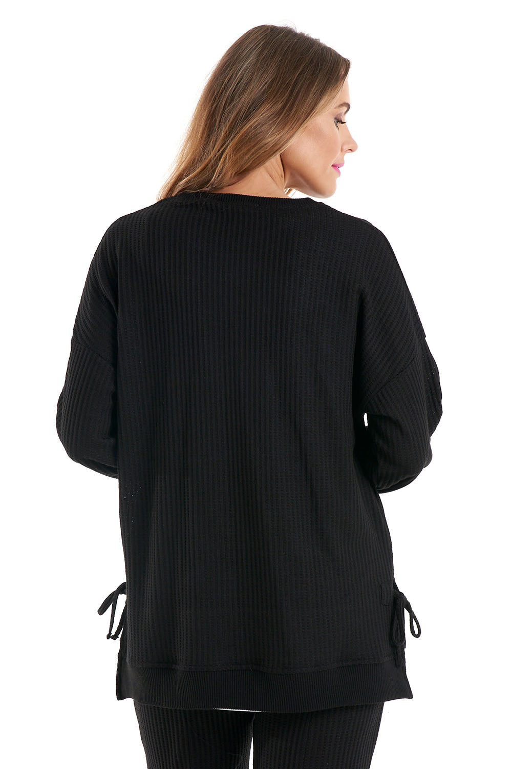 A model wearing the Kiki Sweat in colour Black (Black), from the back