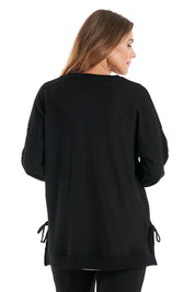 A model wearing the Kiki Sweat in colour Black (Black), from the back
