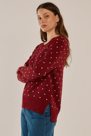 A model wearing the Louis Sweater in colour Burgandy (Red), from the front, cropped image