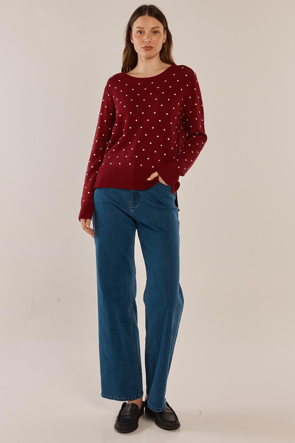 A model wearing the Louis Sweater in colour Burgandy (Red), from the front, showing the whole outfit