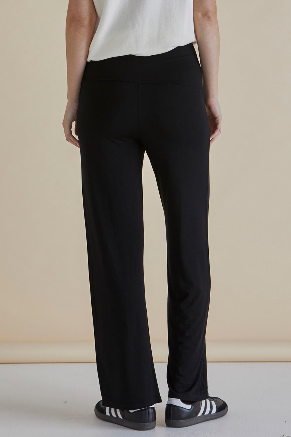 A model wearing the Houston Relaxed Pant in colour Black (Black), from the back