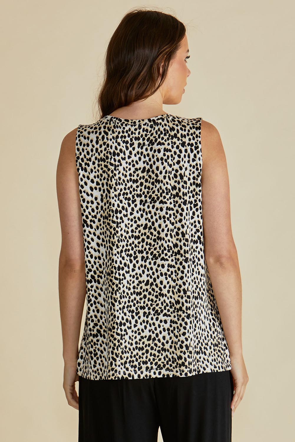 A model wearing the Positano Tank in colour Cheetah, from the back
