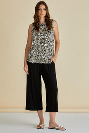 A model wearing the Positano Tank in colour Cheetah, from the front, showing the whole outfit