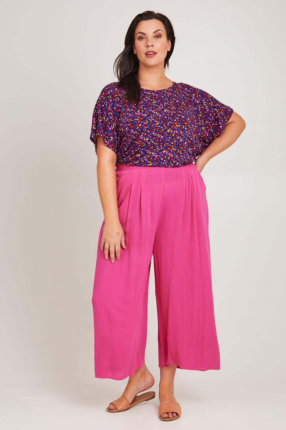 Model Poppy wearing size 16 of the Maui Tee in colour Confetti (Blue), from the front, showing the whole outfit