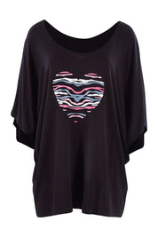 Product shot of the Maui Tee in colour Amore (Black), from the front