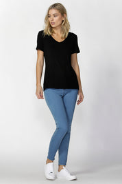 A model wearing the Manhattan Stretch Tee in colour Black (Black), from the front, showing the whole outfit