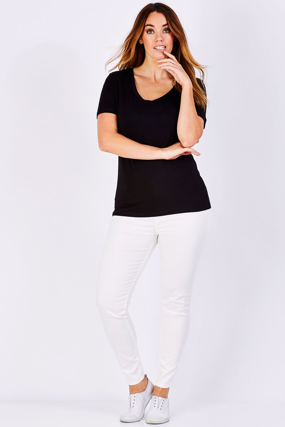 Model Laura wearing size 12 of the Manhattan Stretch Tee in colour Black (Black), from the front, showing the whole outfit