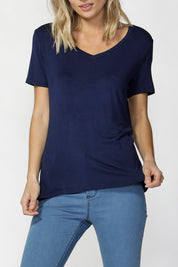 A model wearing the Manhattan Stretch Tee in colour Navy (Blue), from the front, cropped image