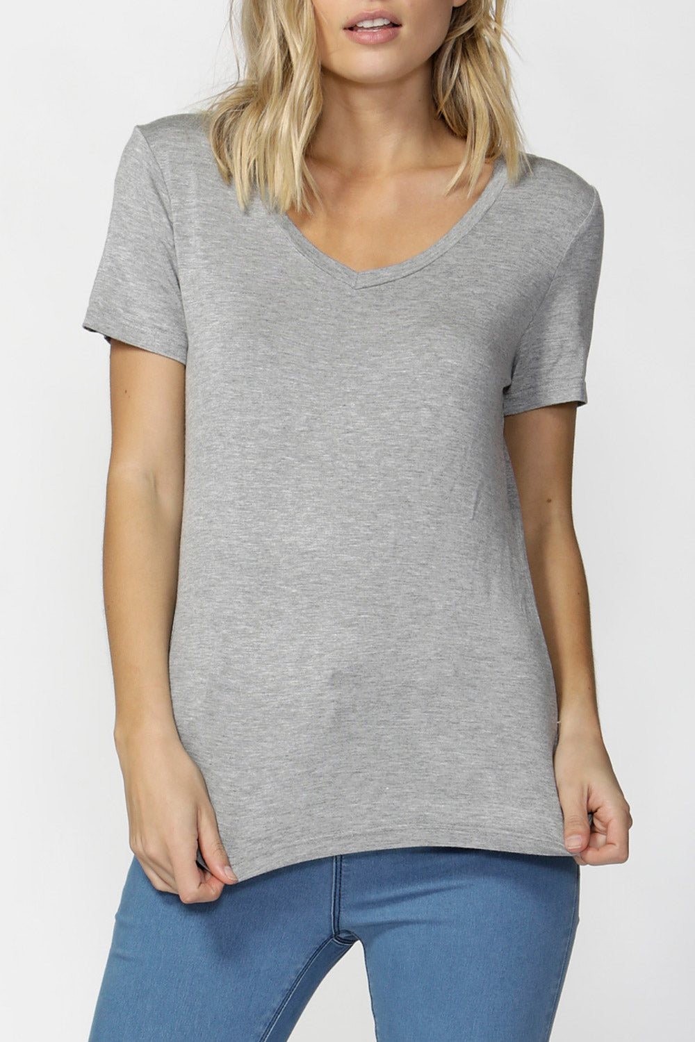 A model wearing the Manhattan Stretch Tee in colour SilverMarl (Grey), from the front, cropped image