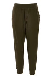 Product shot of the Darwin Pant in colour Olive (Green), from the front