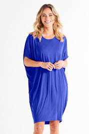 A model wearing the Maui Dress in colour Vividblue (Blue), from the front, cropped image