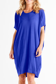 A model wearing the Maui Dress in colour Vividblue (Blue), from the front, cropped image