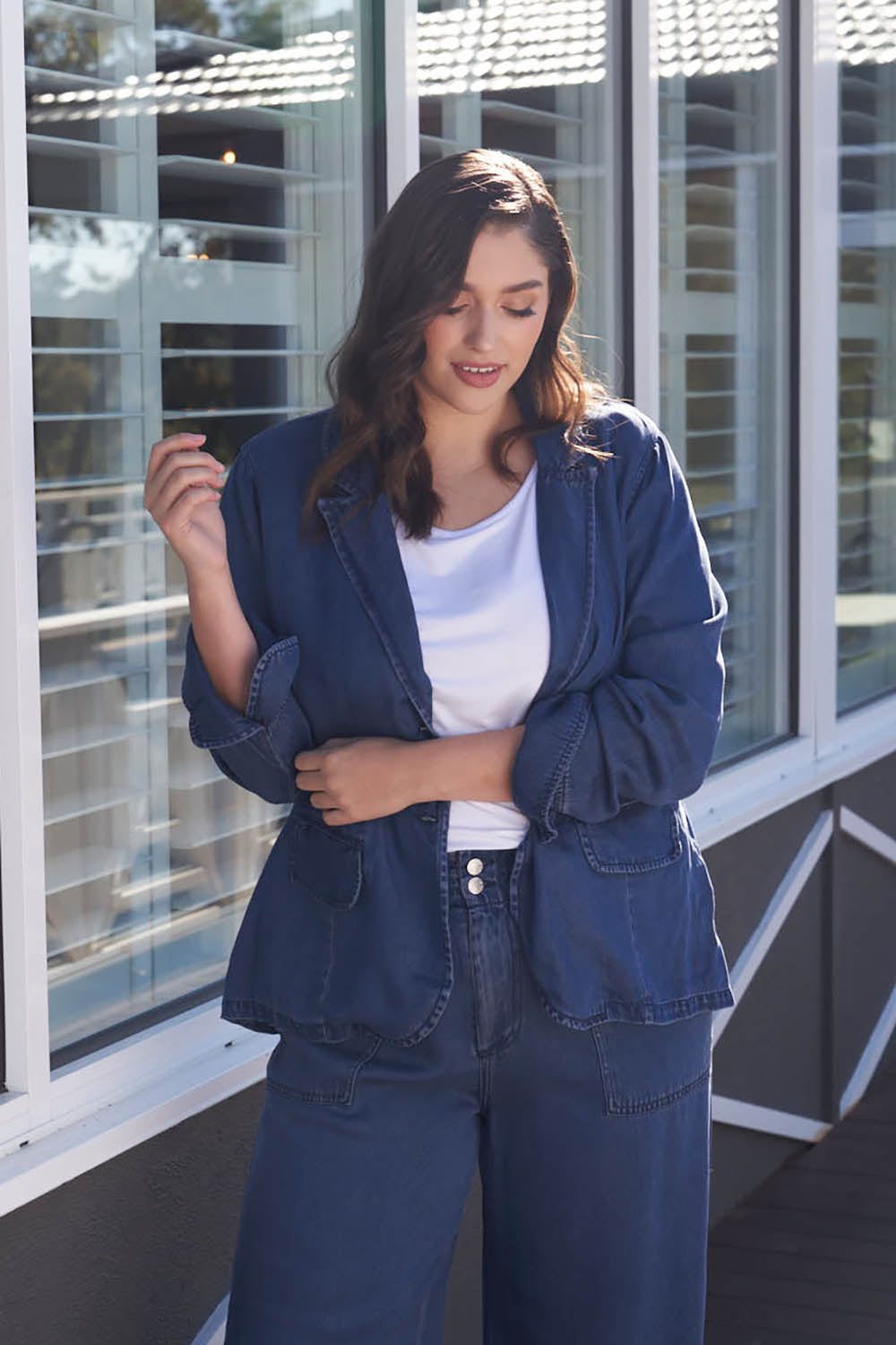 A model wearing the Melba Denim Blazer in colour Drkrinse (Blue), from the front, showing the whole outfit