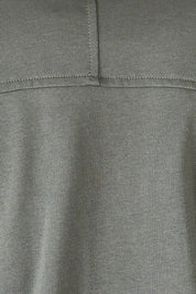 Product shot of the Byron Cardigan in colour Ashgreen, detail