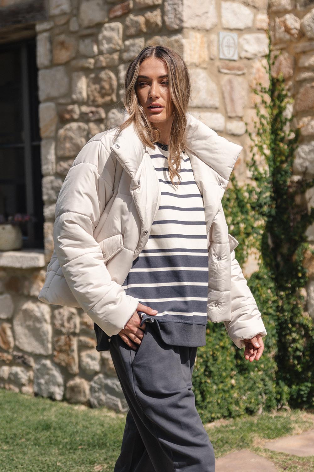 A model wearing the Presley Puffer Jacket in colour Pearl, from the front, showing the whole outfit