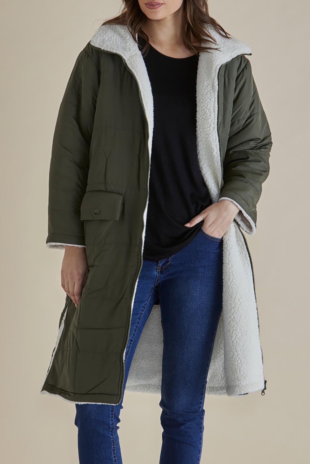 A model wearing the Valkyrie Puffer Jacket in colour Darkgreen (Green), from the front, cropped image