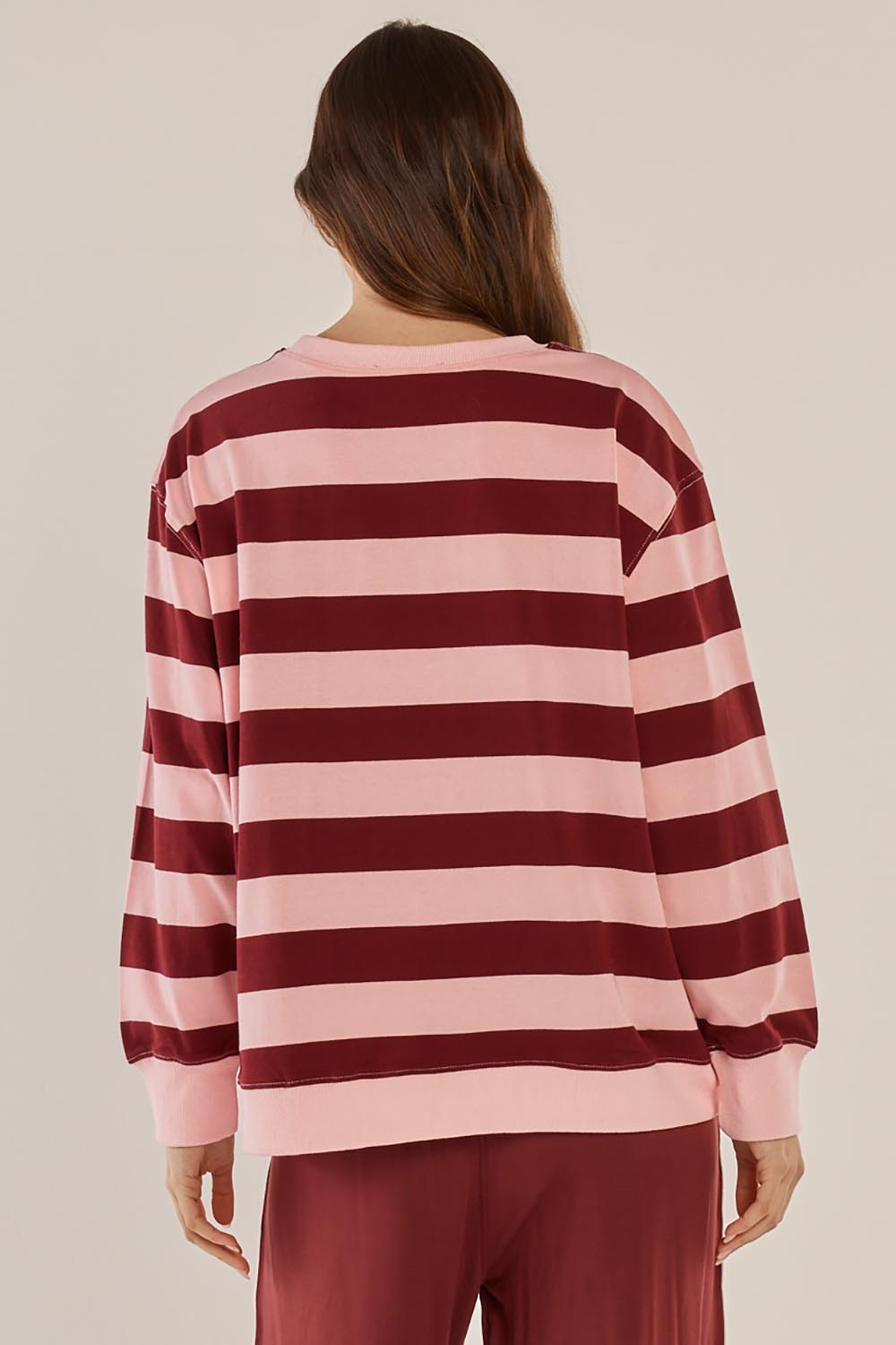 A model wearing the Stazie Sweatshirt in colour Pinkred (Pink), from the back